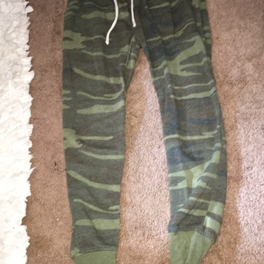 Cute camo joggers with stings & pockets